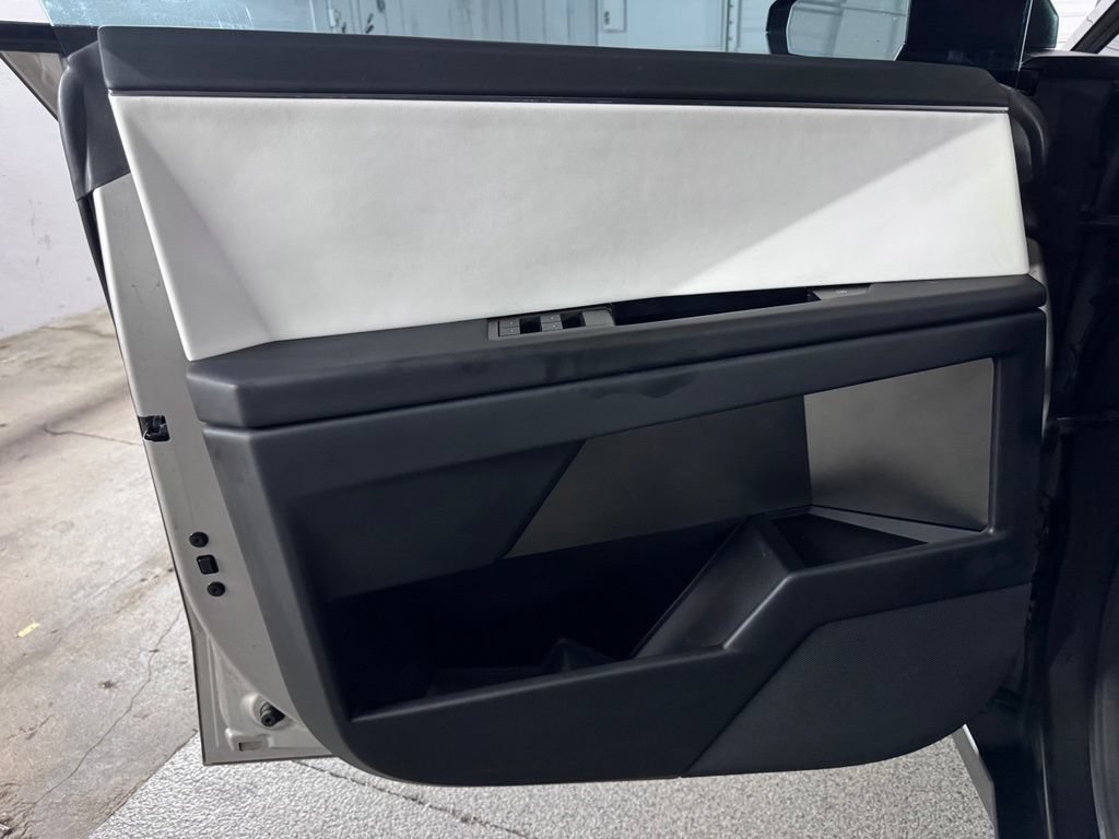 Used 2024 Tesla Cybertruck Cyberbeast AWD/4WD image 34