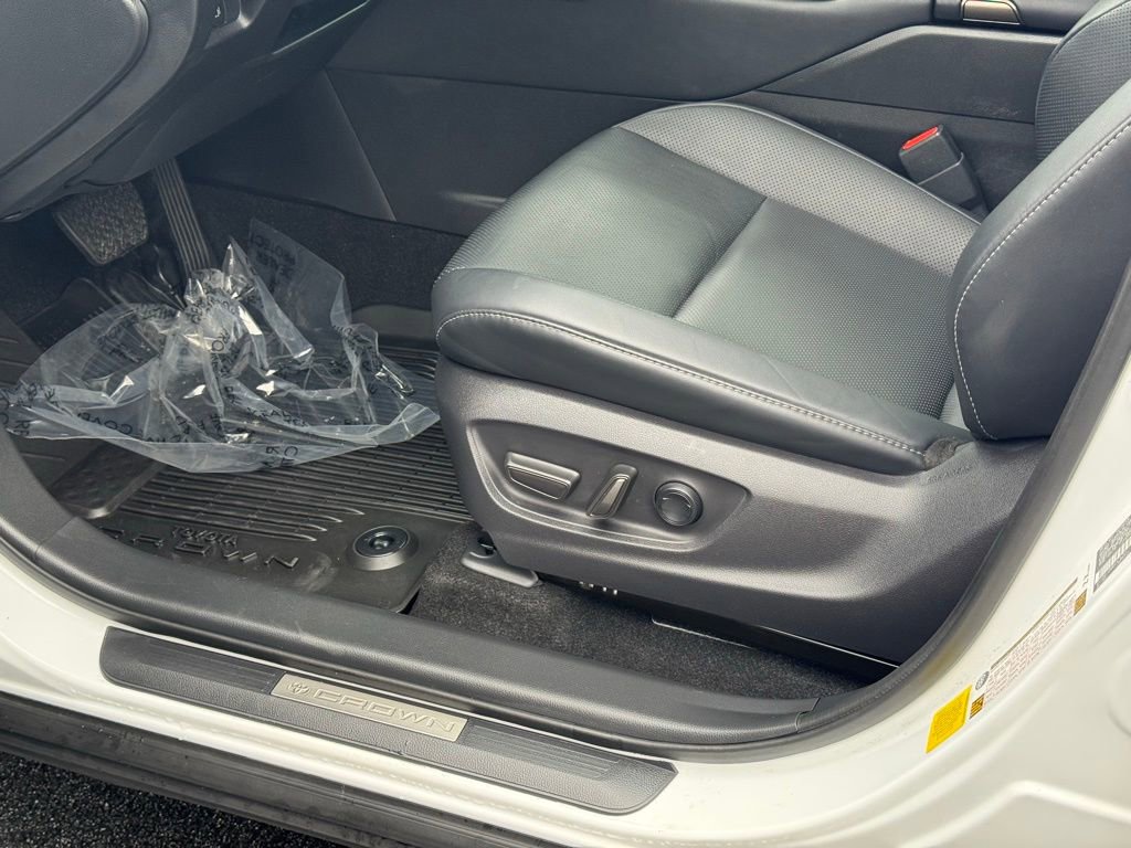 Certified 2025 Toyota Crown Limited image 23
