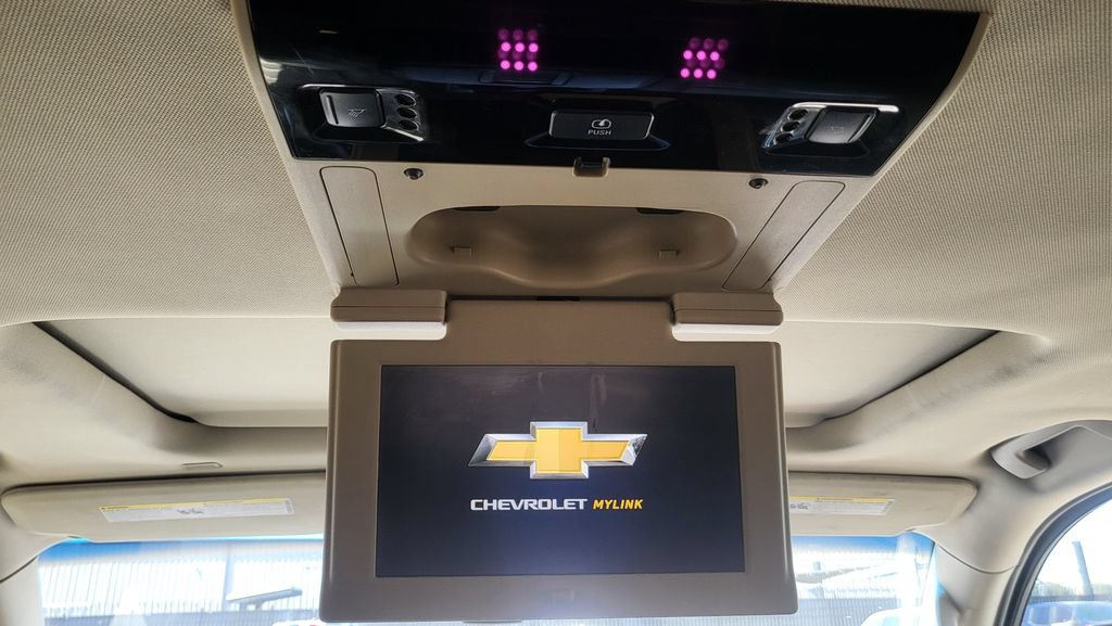 Used 2017 Chevrolet Suburban LT RWD image 35