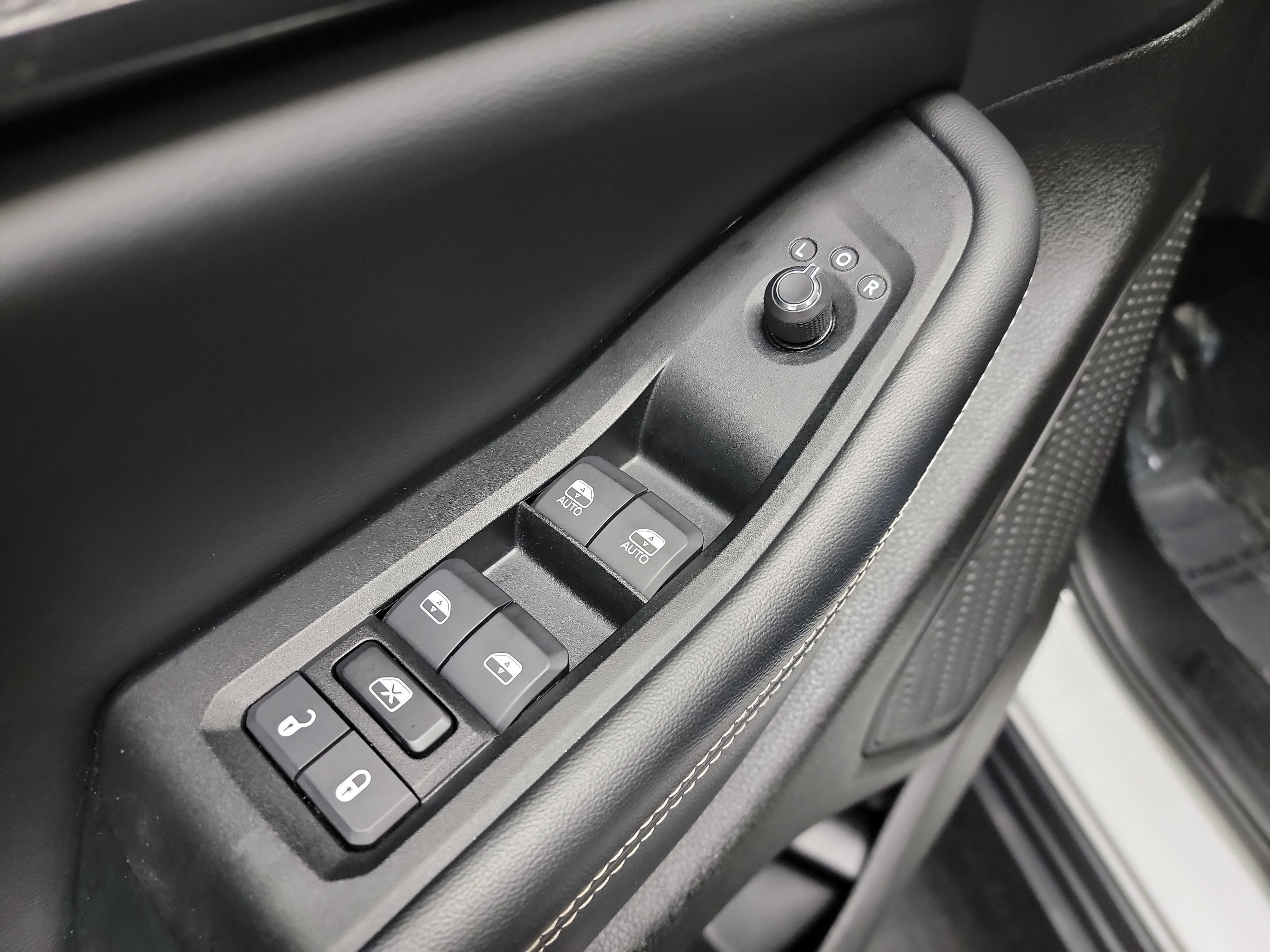 Used 2023 Jeep Grand Cherokee Altitude AWD/4WD image 14