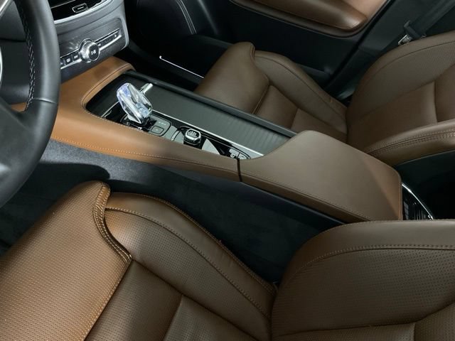Certified 2024 Volvo XC90 T8 Ultimate AWD/4WD image 16
