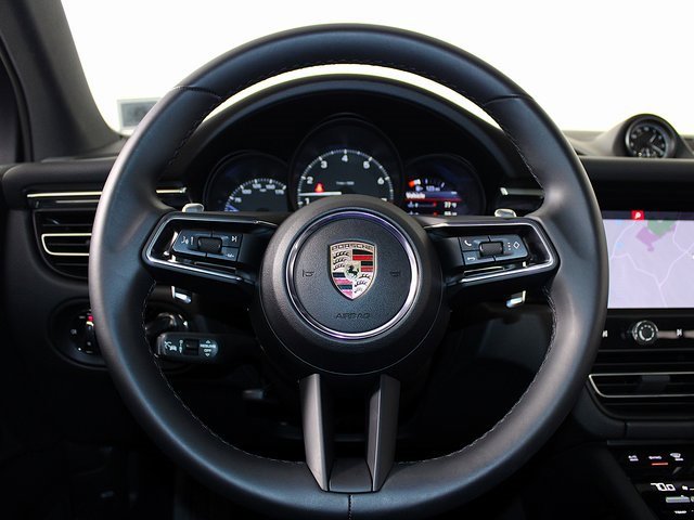 Used 2025 Porsche Macan image 17