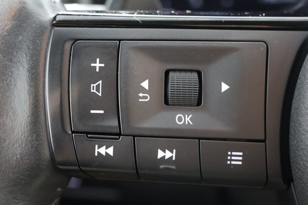 Used 2024 Nissan Rogue Platinum w/ Platinum Premium Package AWD/4WD image 11
