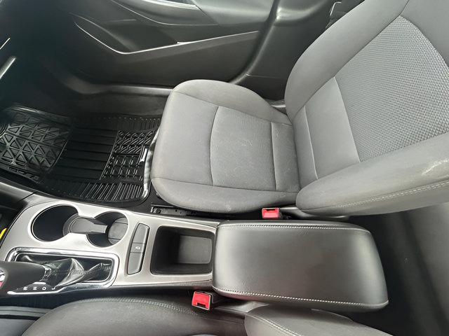 Used 2018 Chevrolet Cruze LT w/ LT Convenience Package FWD image 16