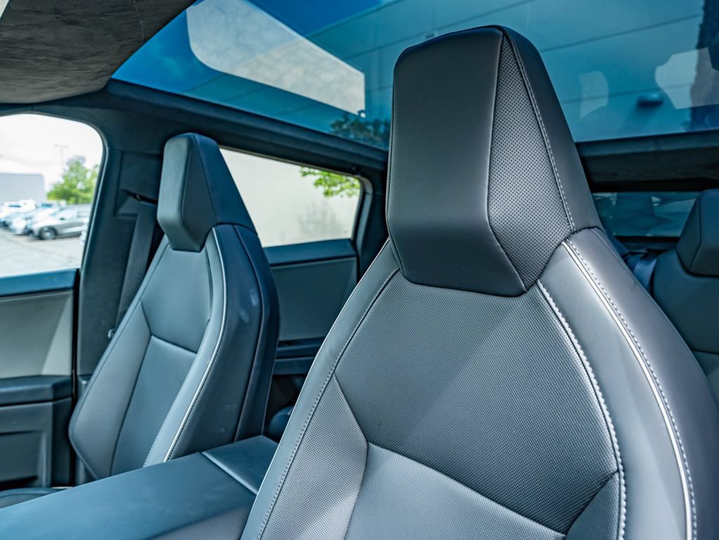 Used 2024 Tesla Cybertruck AWD Crew Cab image 29