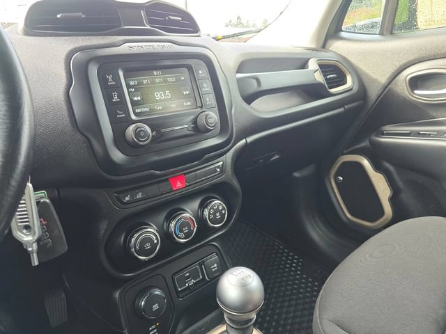 Used 2016 Jeep Renegade 75th Anniversary AWD/4WD image 34