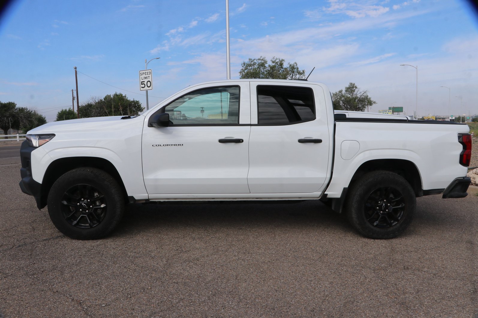 Used 2025 Chevrolet Colorado W/T w/ Advanced Trailering Package RWD image 4