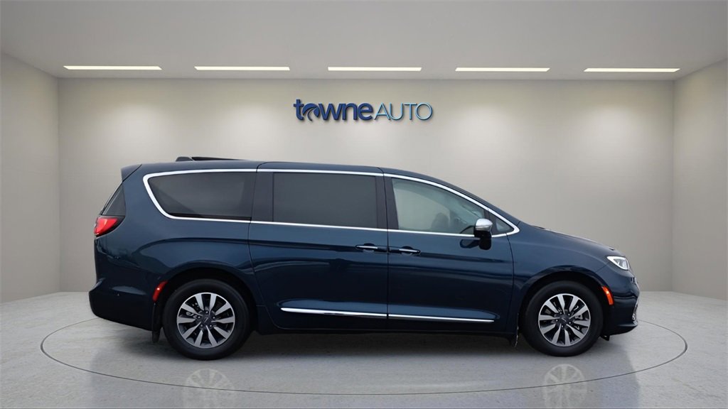 Used 2023 Chrysler Pacifica Limited image 6