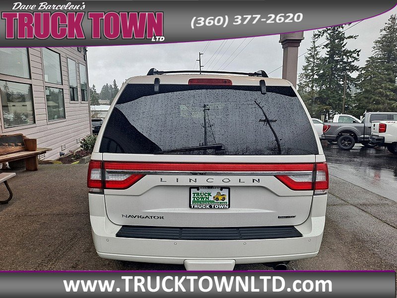 Used 2015 Lincoln Navigator 4WD image 4