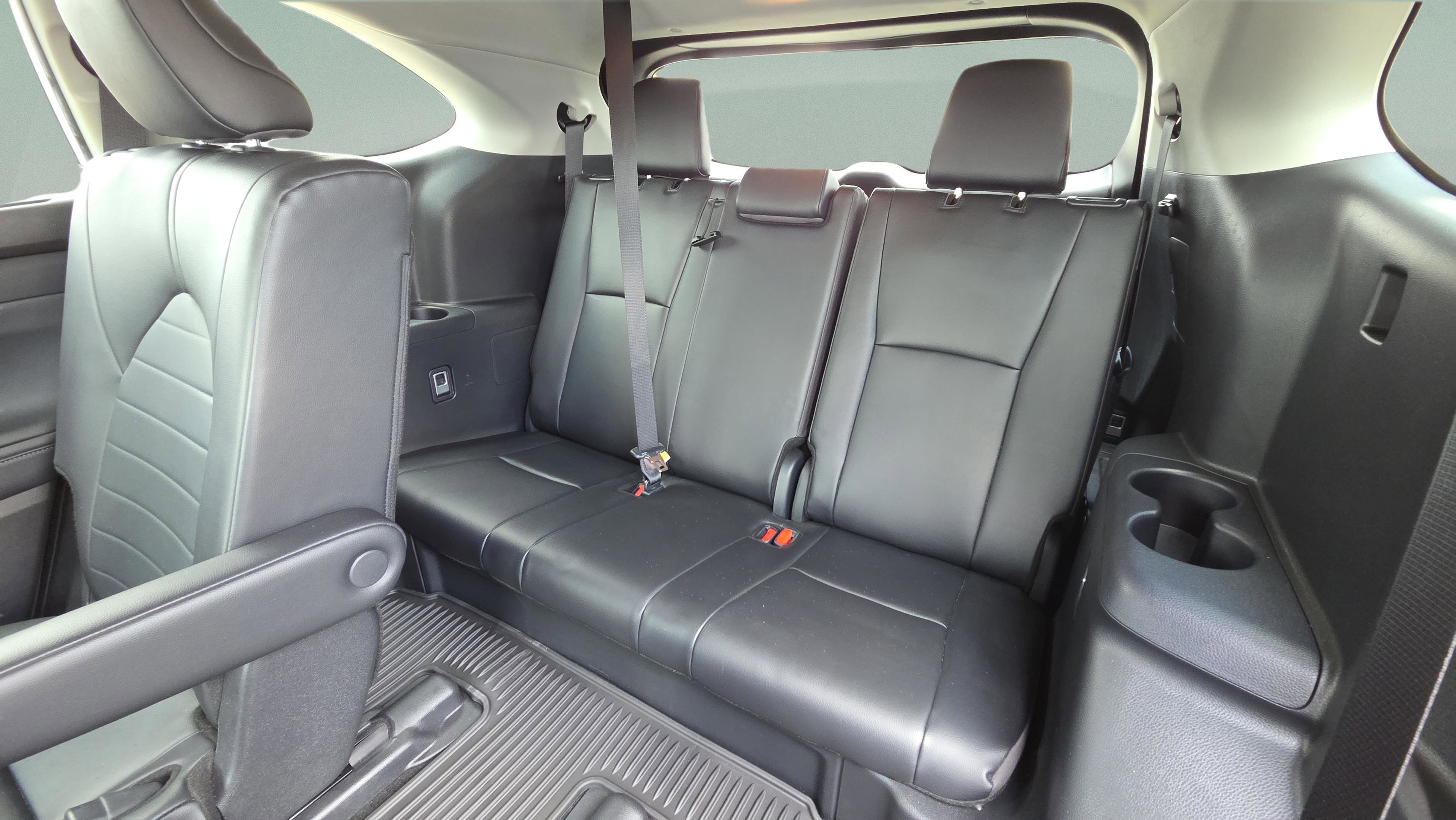 Certified 2024 Toyota Highlander XLE FWD image 13