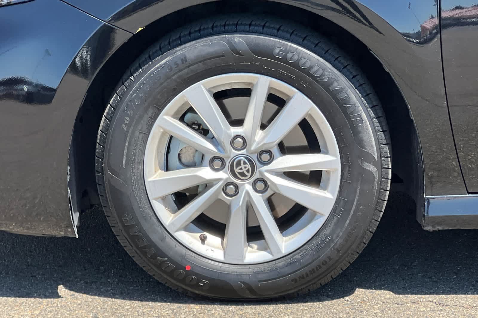 Used 2025 Toyota Camry LE FWD image 30