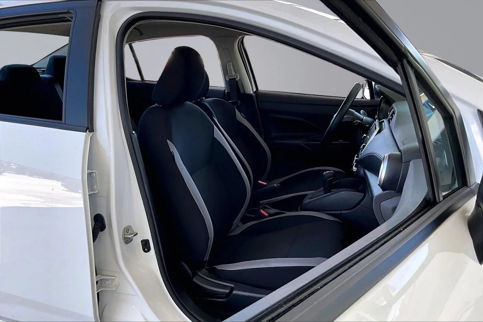 Used 2025 Nissan Versa S FWD image 25