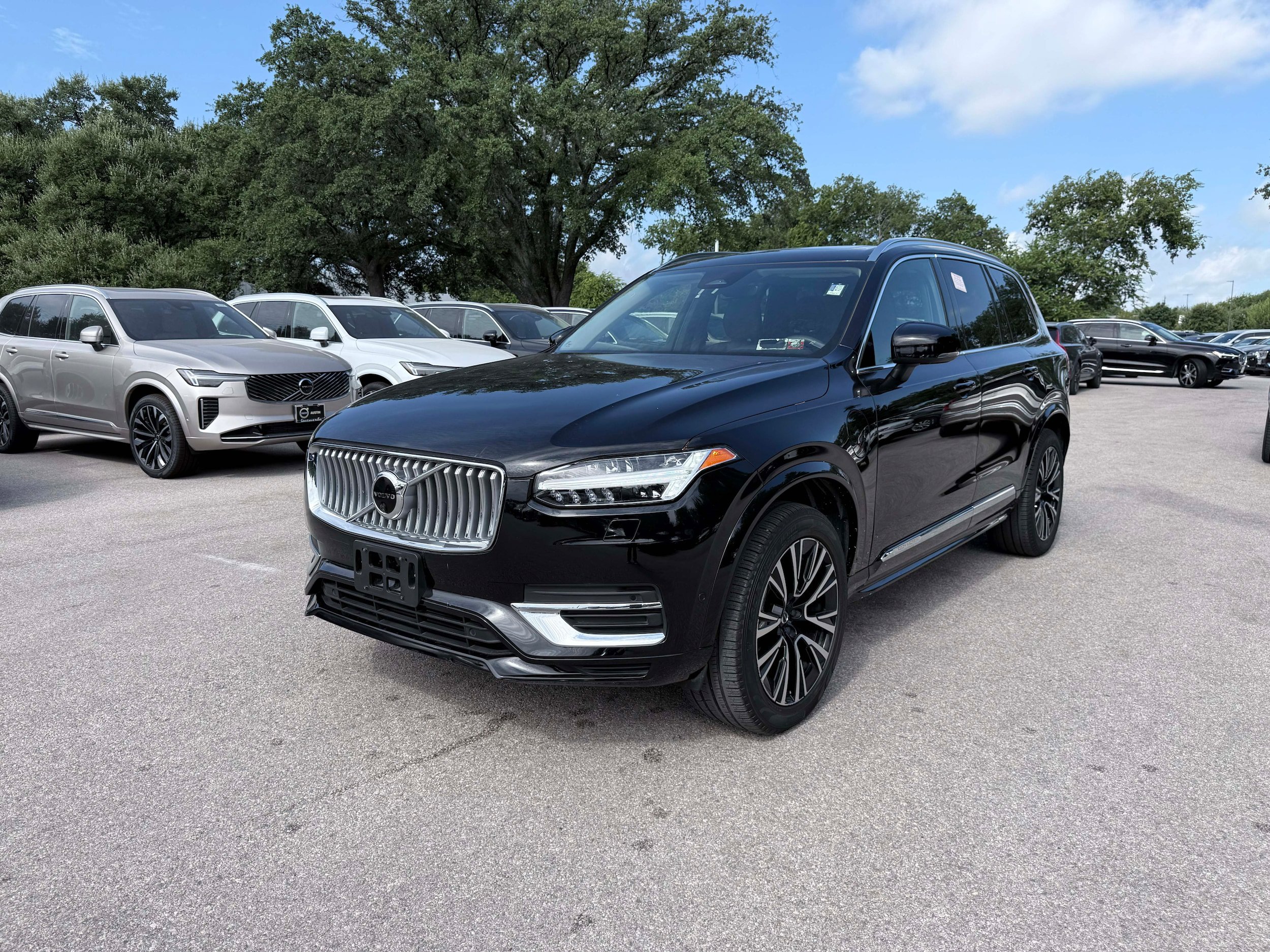 Certified 2023 Volvo XC90 T8 Plus AWD/4WD image 2