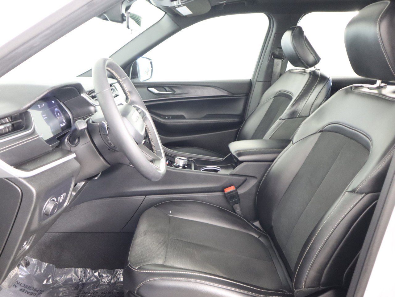 Used 2025 Jeep Grand Cherokee L Altitude image 17
