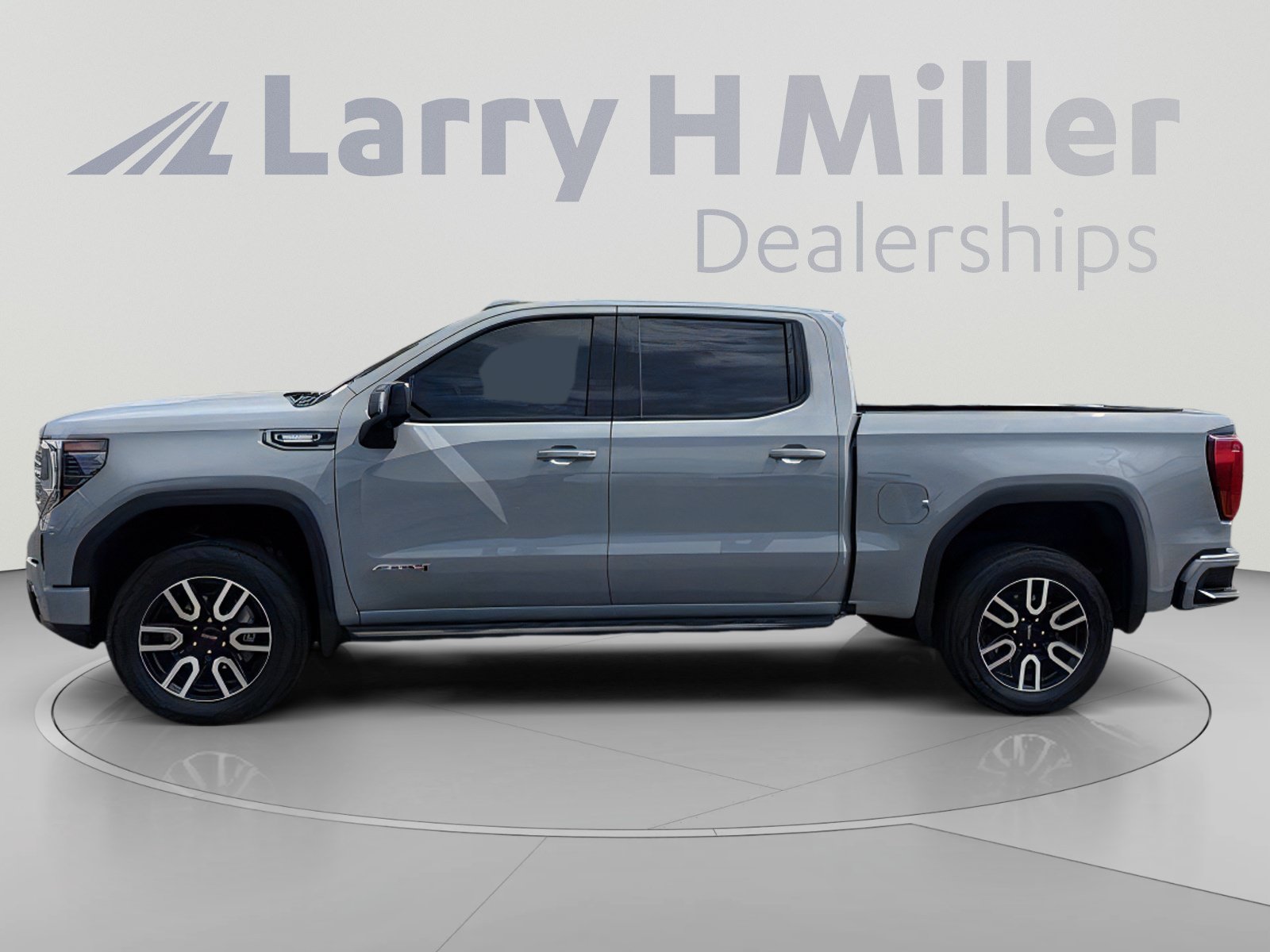 Used 2025 GMC Sierra 1500 AT4 w/ AT4 Premium Package AWD/4WD image 3