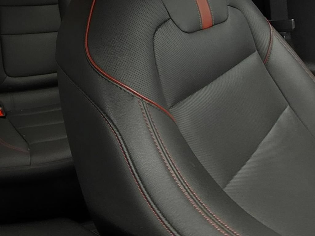 Used 2024 Chevrolet Trax RS w/ Sunroof Package FWD image 14