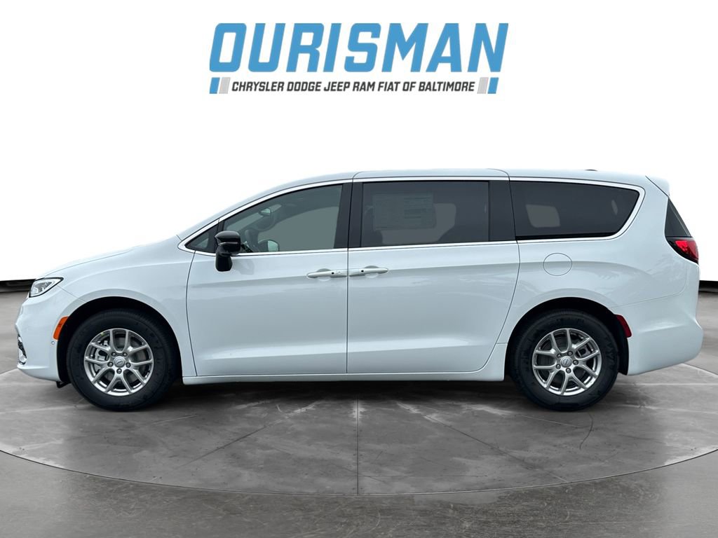 New 2026 Chrysler Pacifica Select image 3