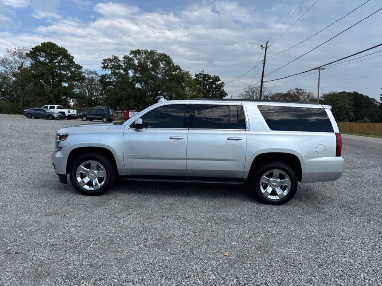 Used 2017 Chevrolet Suburban LT w/ Luxury Package RWD image 9