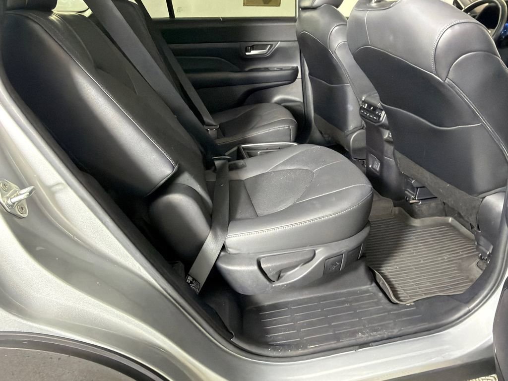 Used 2024 Toyota Grand Highlander AWD image 16
