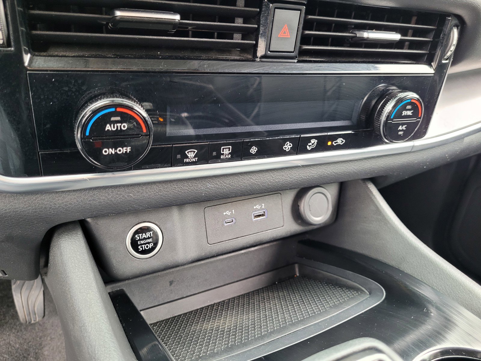 Used 2022 Nissan Rogue SV FWD image 18