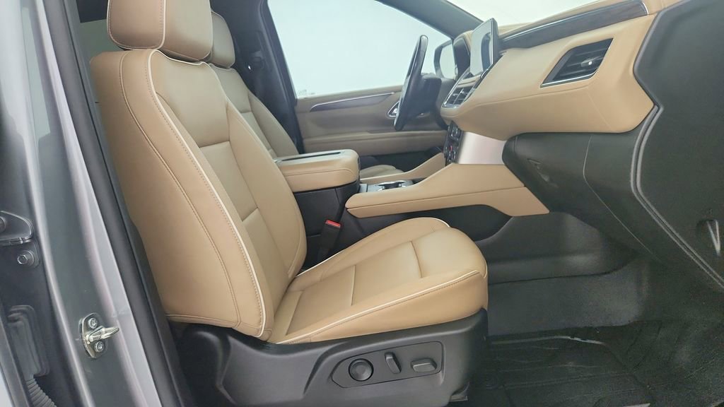 Used 2023 Chevrolet Suburban Premier image 33