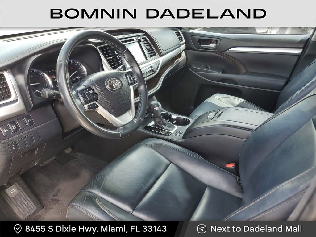 Used 2017 Toyota Highlander SE image 15