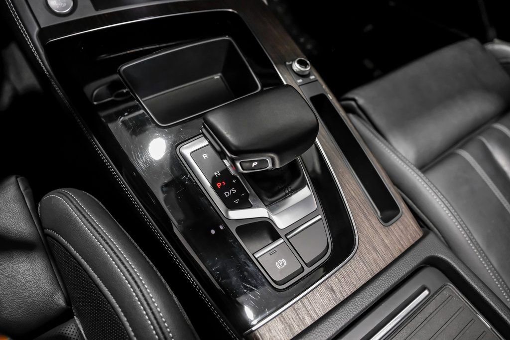 Used 2024 Audi Q5 e Prestige w/ Prestige Package image 23