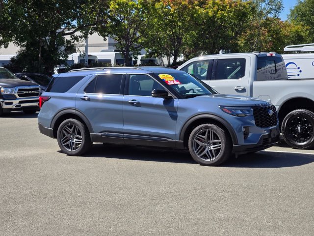 Certified 2025 Ford Explorer ST AWD/4WD image 6