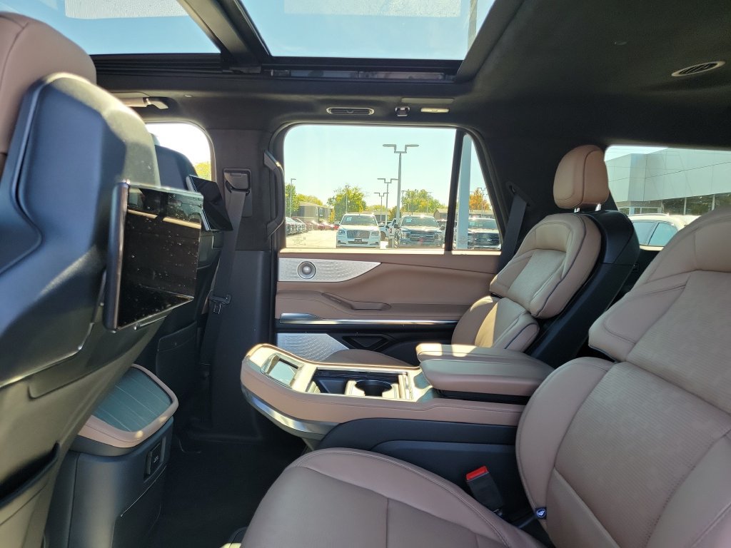 Certified 2026 Lincoln Navigator Black Label AWD/4WD image 15