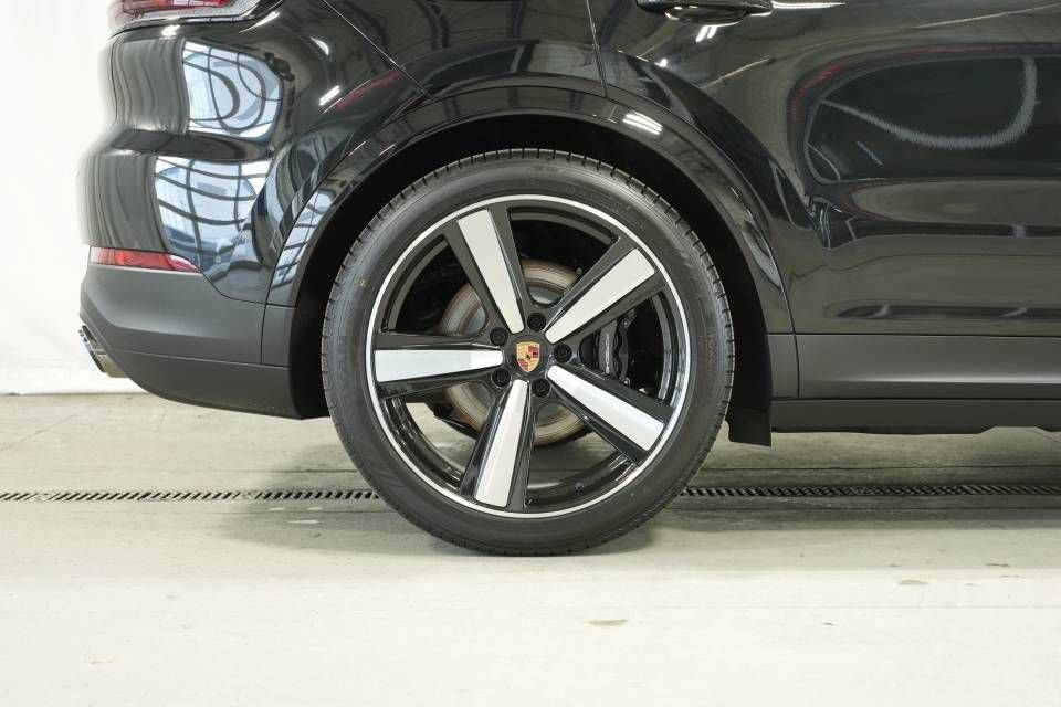 Certified 2026 Porsche Cayenne Coupe AWD/4WD image 42