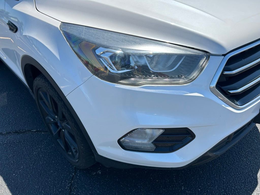 Used 2018 Ford Escape SE w/ SE Sport Appearance Package AWD/4WD image 3