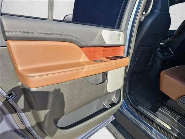 Used 2023 Lincoln Navigator L Reserve AWD/4WD image 13