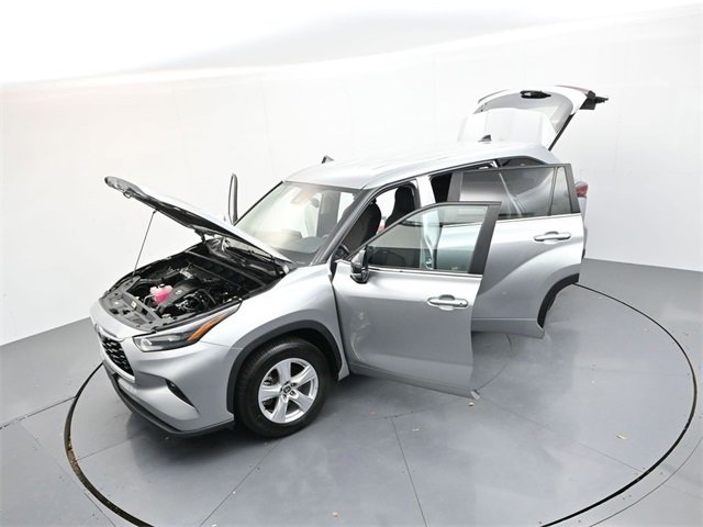 Used 2024 Toyota Highlander LE image 33
