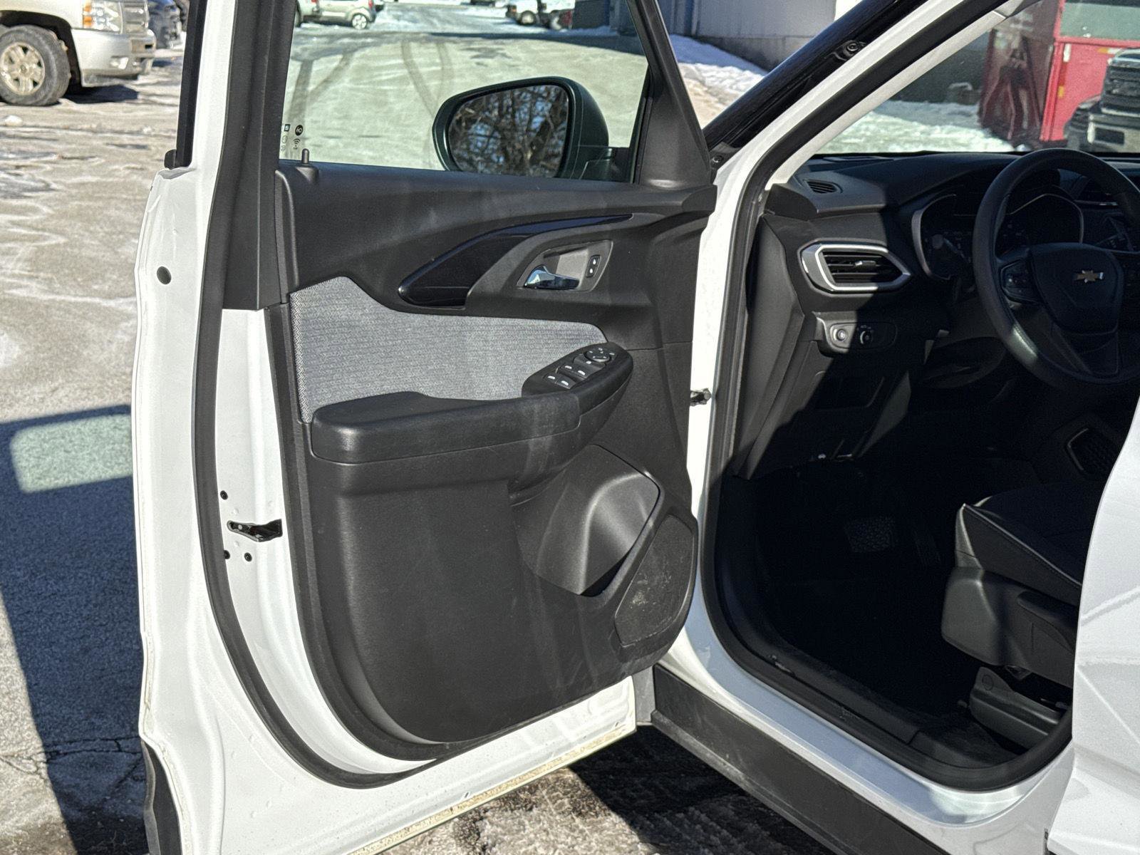 Used 2023 Chevrolet TrailBlazer LS AWD/4WD image 10