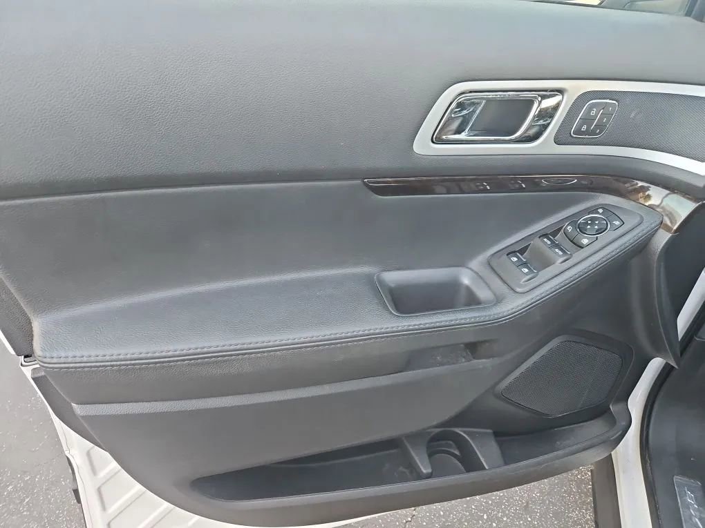 Used 2013 Ford Explorer Limited image 43