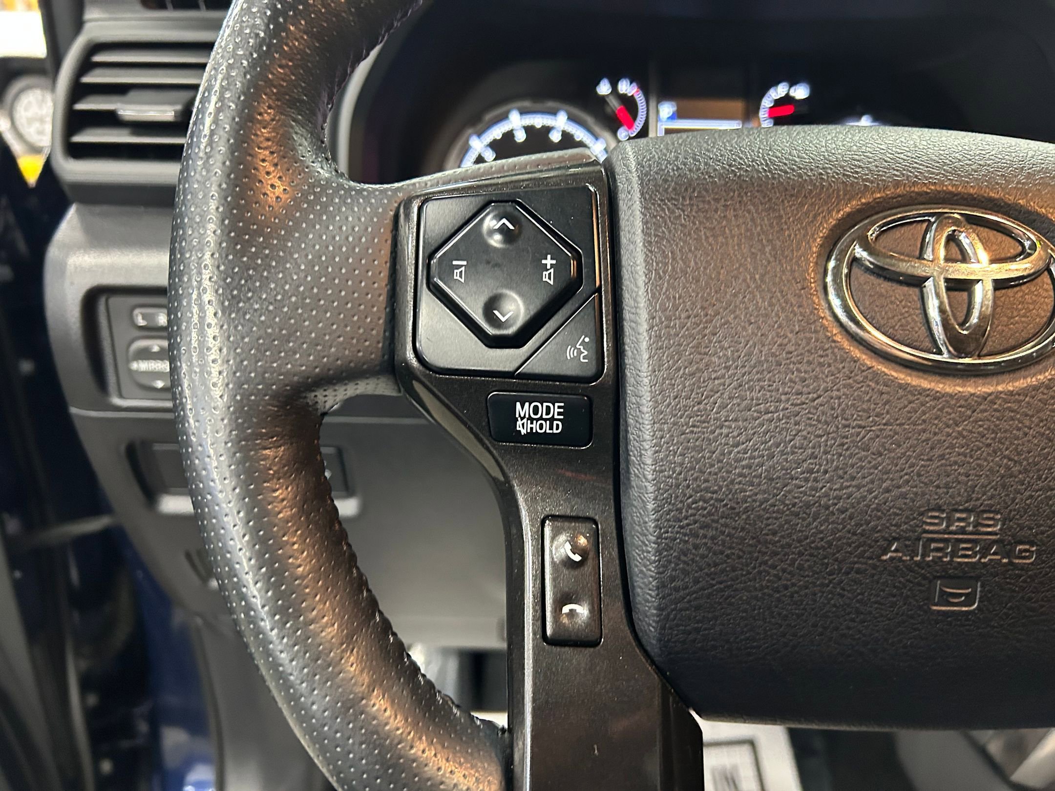 Used 2024 Toyota 4Runner TRD Off-Road Premium w/ Moonroof Package AWD/4WD image 15