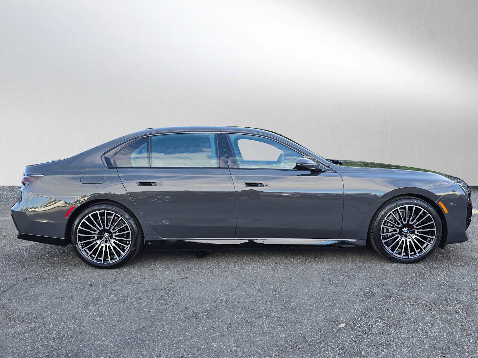 New 2025 BMW 750e xDrive 750e xDrive w/ Executive Package image 6