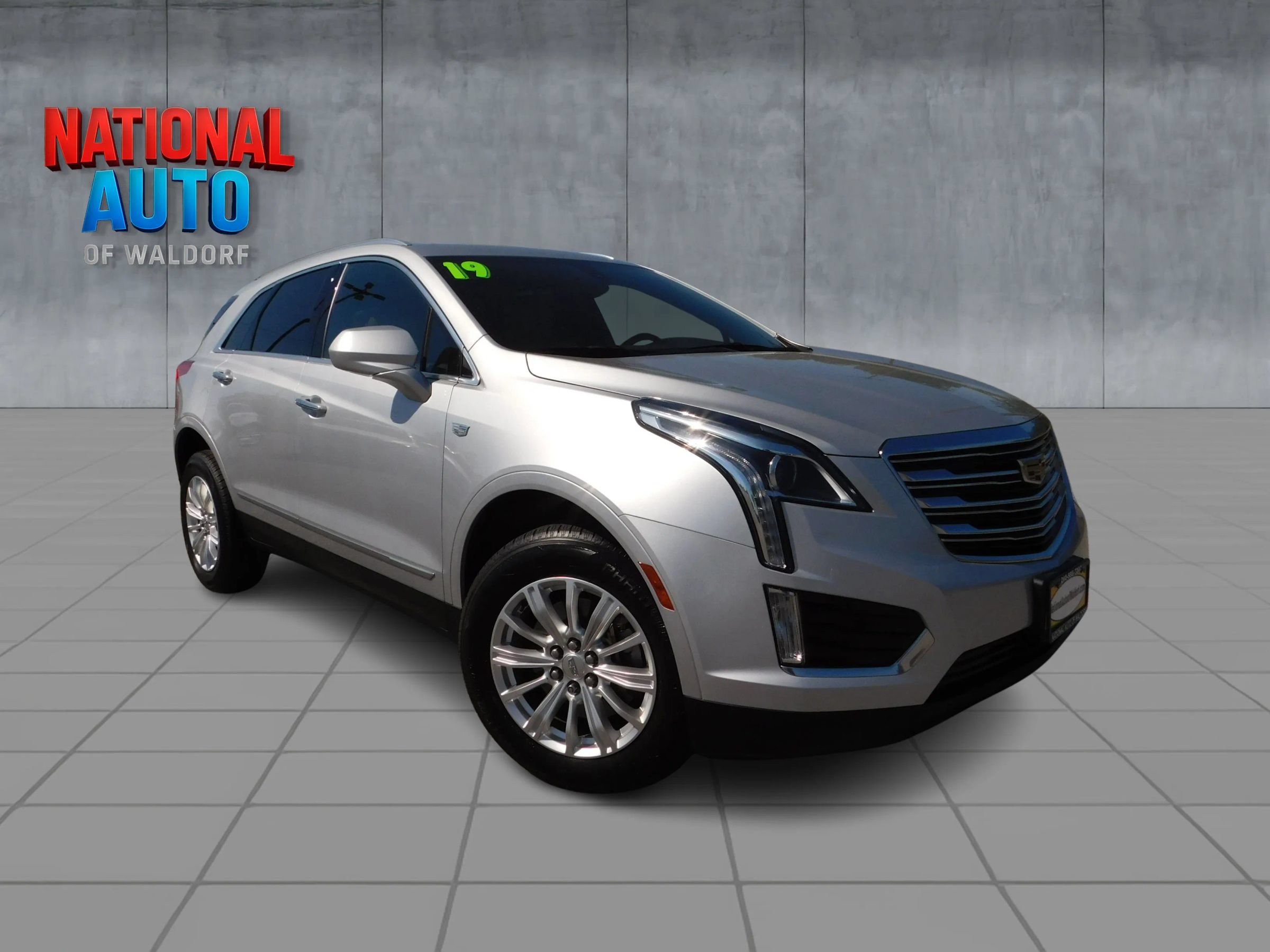 Used 2019 Cadillac XT5 FWD image 1