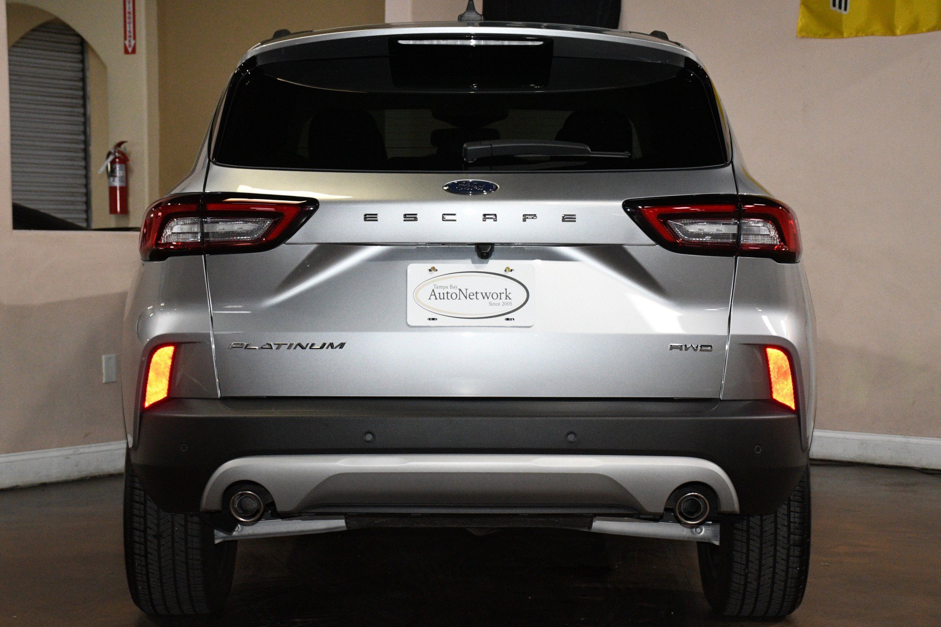 Used 2024 Ford Escape Platinum AWD/4WD image 2