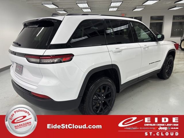 New 2025 Jeep Grand Cherokee Altitude image 10