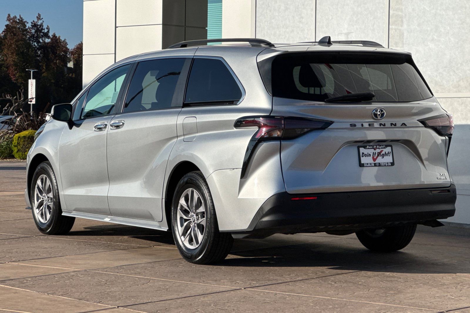 Certified 2023 Toyota Sienna XLE image 7