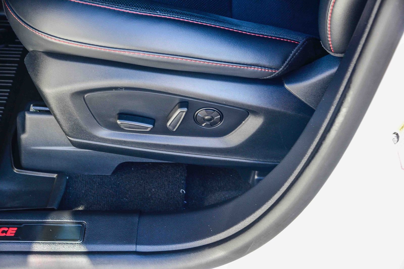 Used 2025 Ford Explorer ST w/ Sun And Sound Package image 20