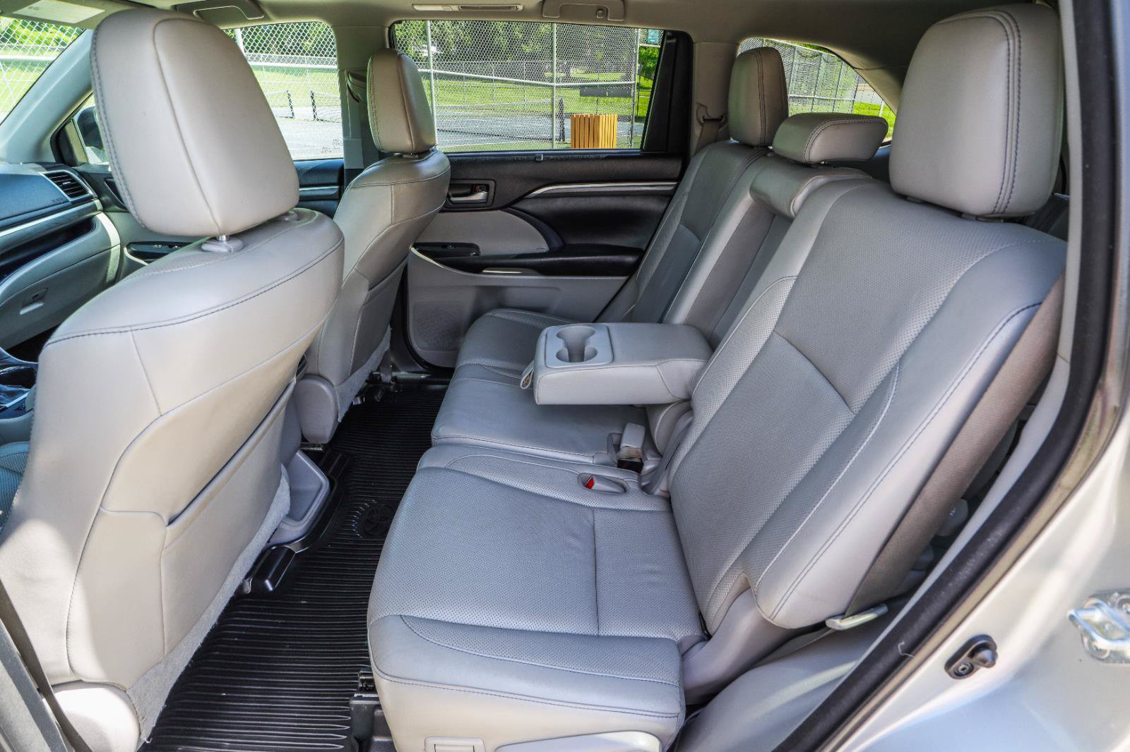 Used 2017 Toyota Highlander Limited AWD/4WD image 41