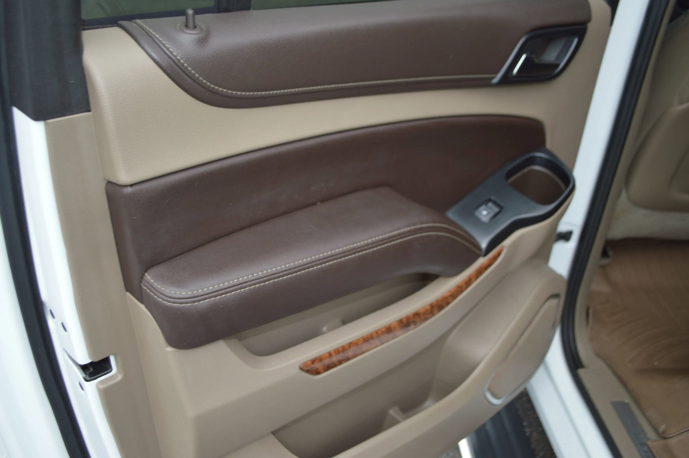 Used 2015 Chevrolet Suburban LTZ AWD/4WD image 18