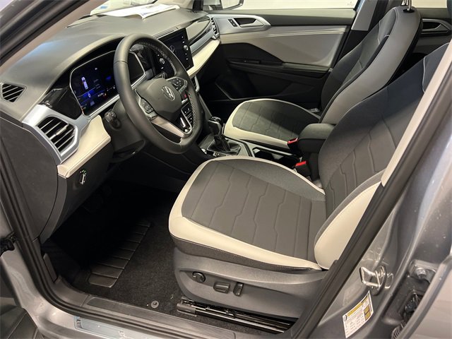 New 2026 Volkswagen Taos SE image 6