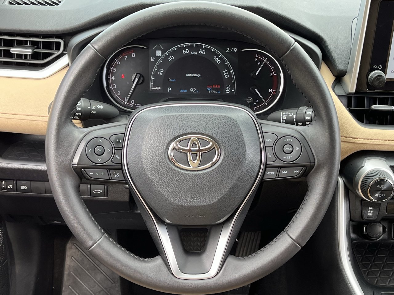 Used 2025 Toyota RAV4 XLE Premium FWD image 11