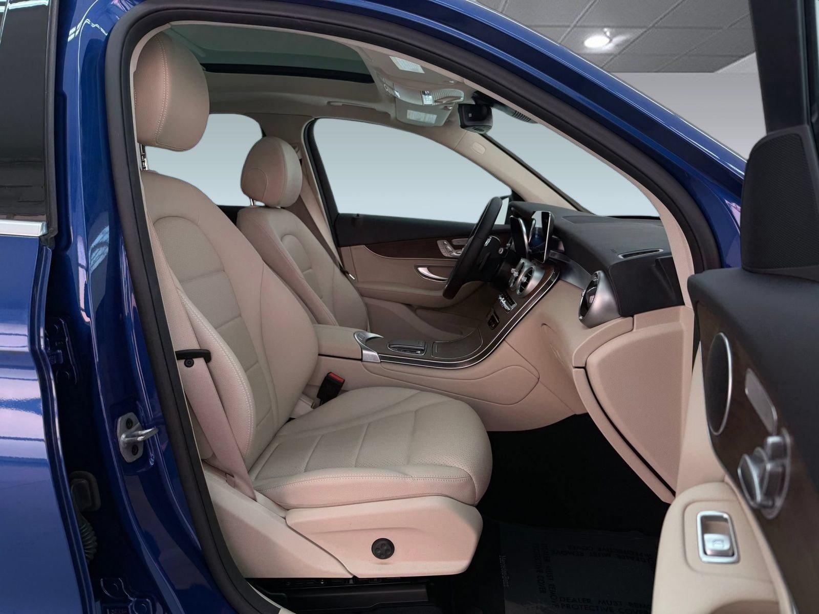 Used 2022 Mercedes-Benz GLC 300 image 23