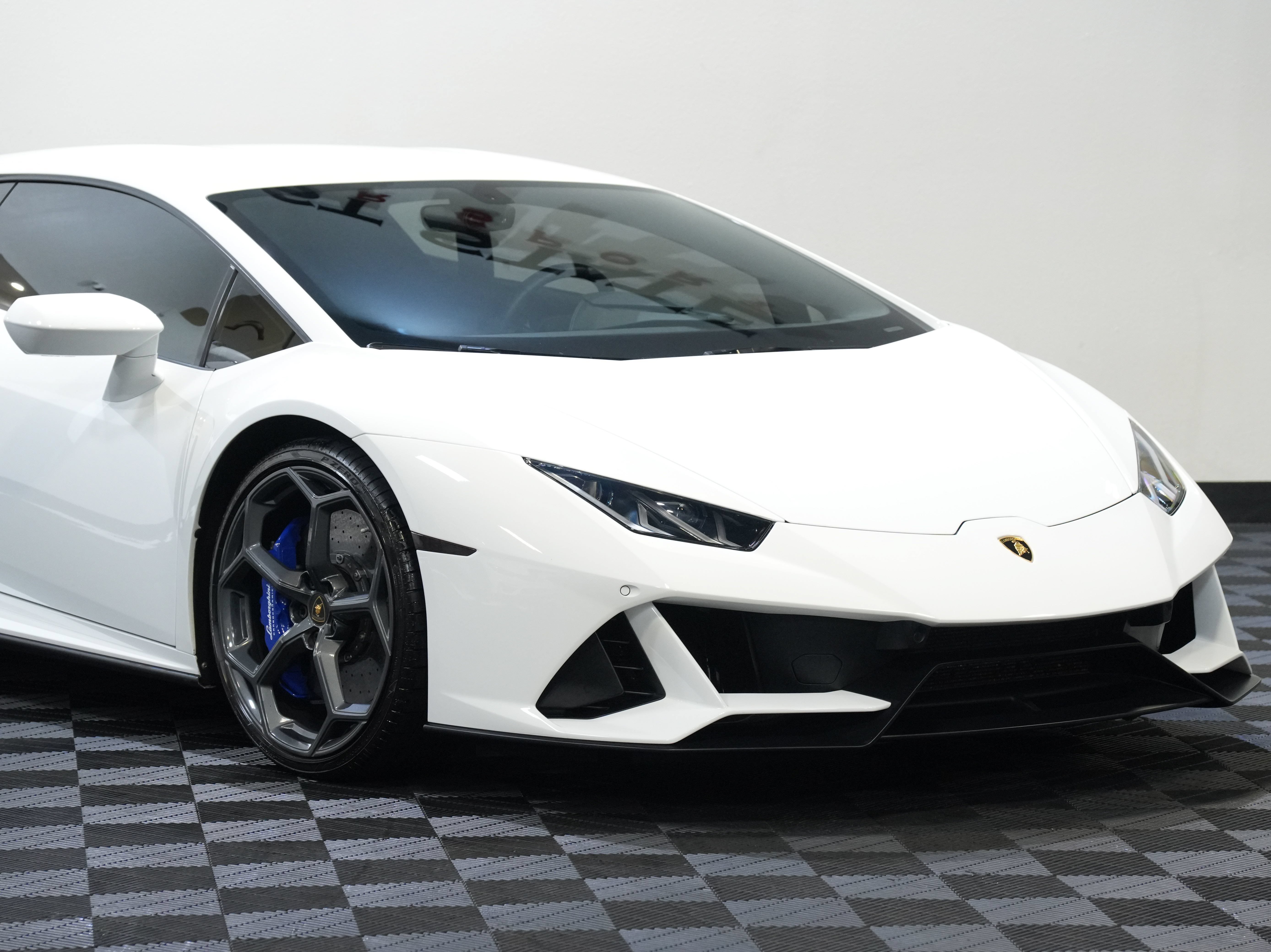 Used 2020 Lamborghini Huracan EVO AWD/4WD image 9