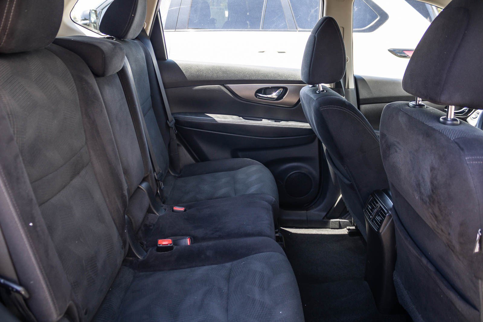 Used 2014 Nissan Rogue S FWD image 25