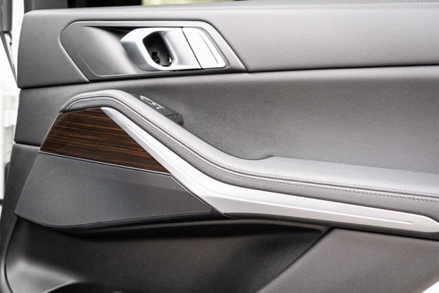 Used 2019 BMW X5 xDrive40i w/ Parking Assistance Package image 26